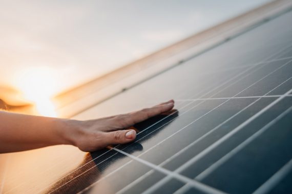 solar-panel-hand